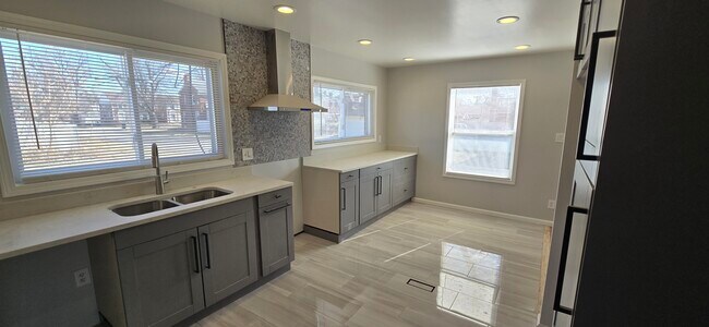 Foto del edificio - 15800 Whitcomb