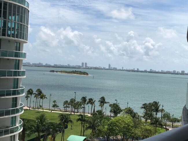 Foto del edificio - 488 NE 18th St