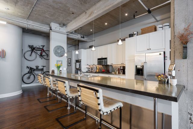 Building Photo - 850 W Adams St