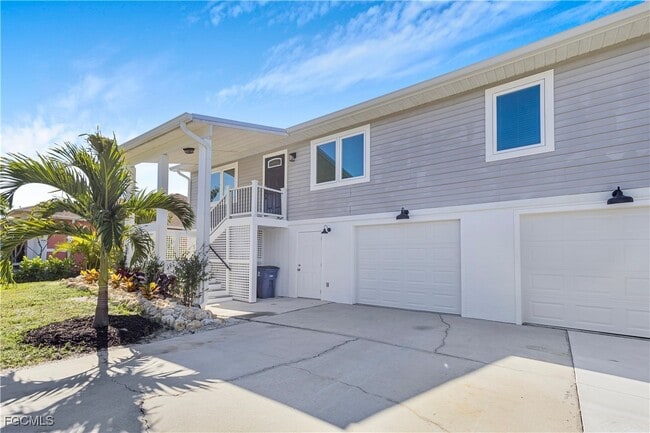 Building Photo - 10697 Holly Rd