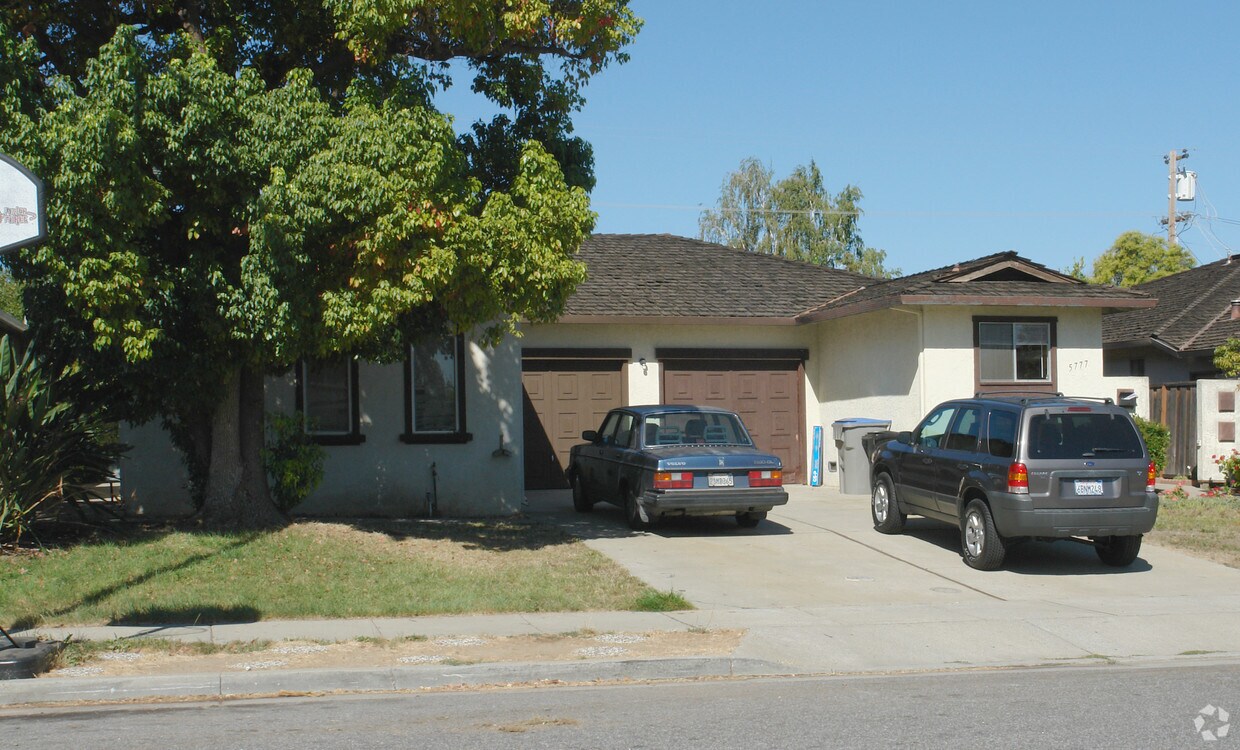 Foto principal - 5777-5779 Preston Dr