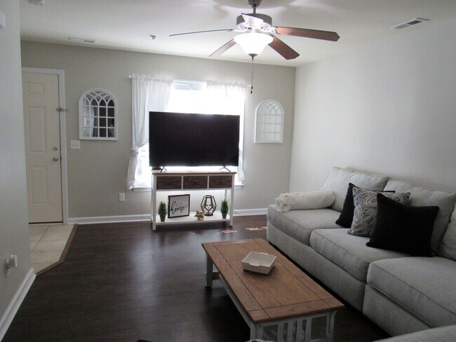 Foto del edificio - Welcome to Greenford Place!