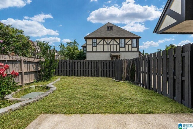Foto del edificio - 2113 Acton Park Way