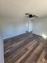 Building Photo - 307 Robins Dr
