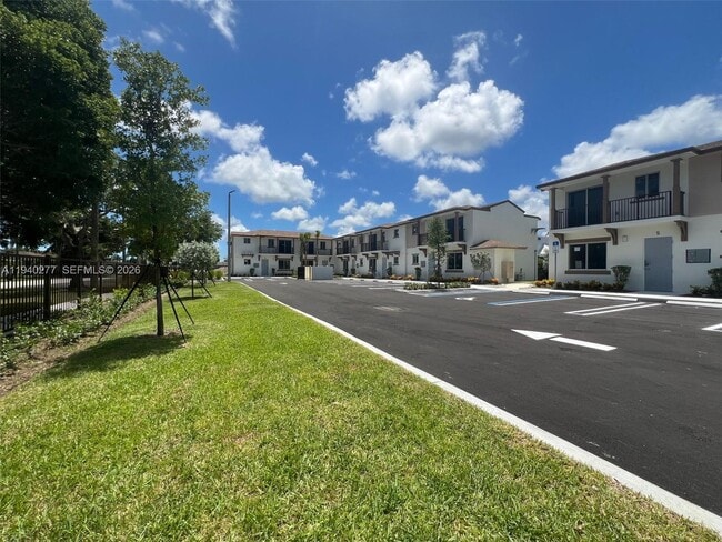 Building Photo - 199 Redland Rd