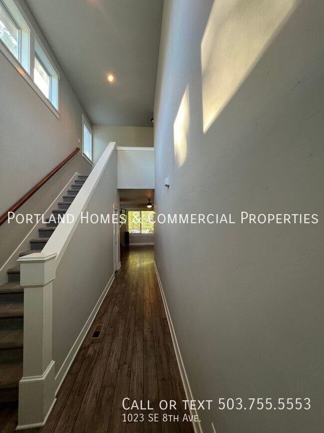 Building Photo - Large and Beautiful 3 Bedroom Home