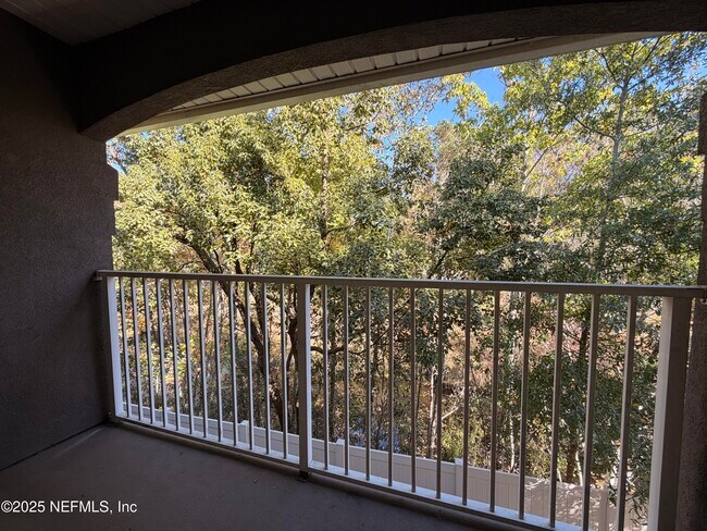 Foto del edificio - 7920 Merrill Rd