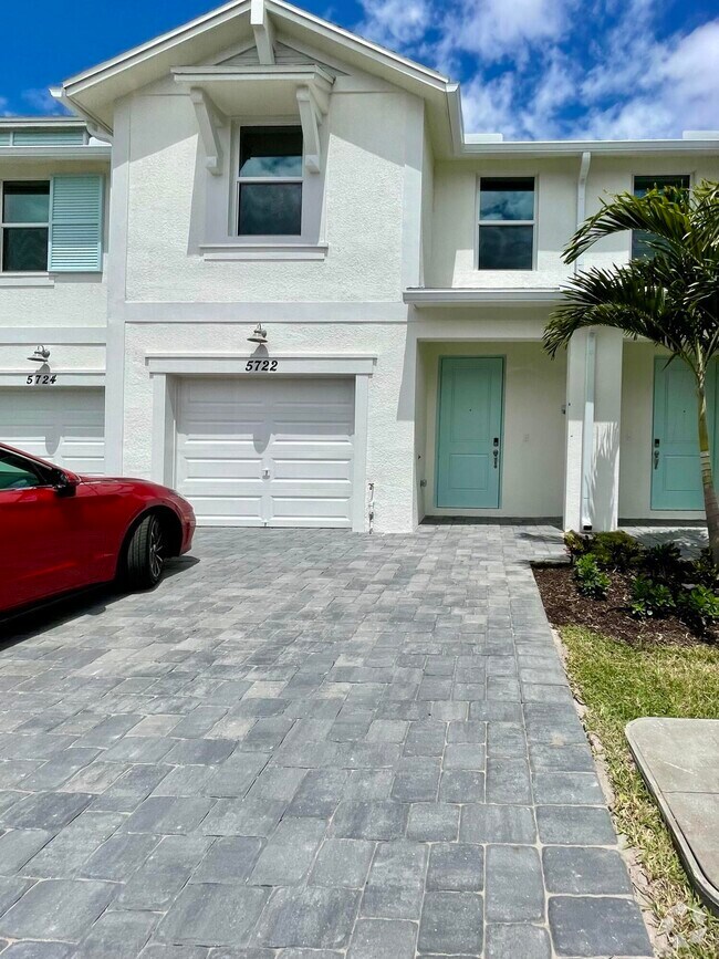 Loft Apartments For Rent in Port Salerno FL 2 Rentals