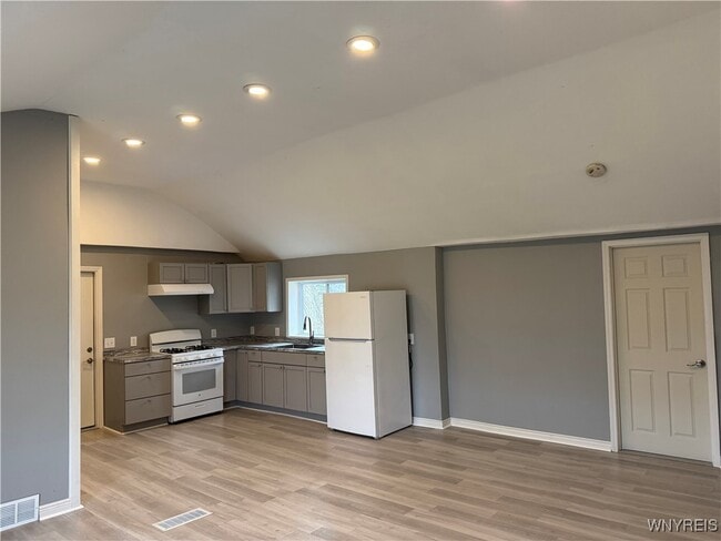 Foto del edificio - 549 Indian Church Rd