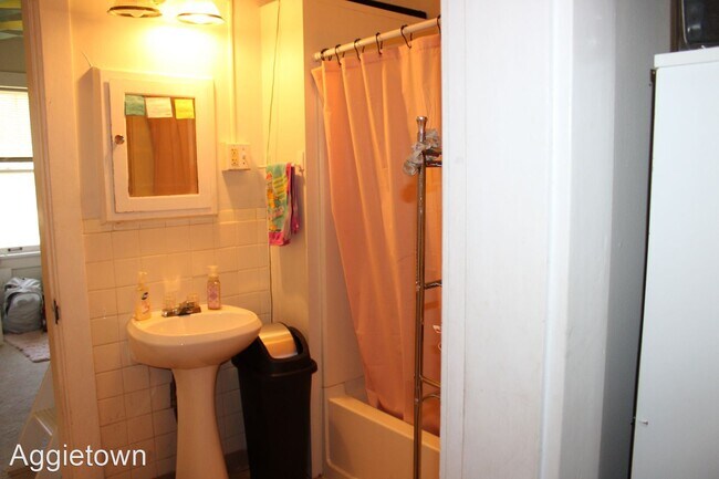 Building Photo - 4 br, 2 bath House - 731 Laramie