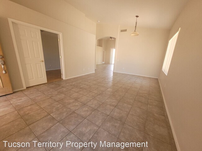 Foto del edificio - 4 br, 2 bath House - 256 S. Ridgefield Avenue