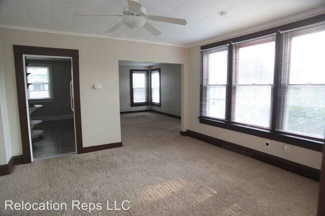Building Photo - 3 br, 1.5 bath House - 240 W. 31st St.