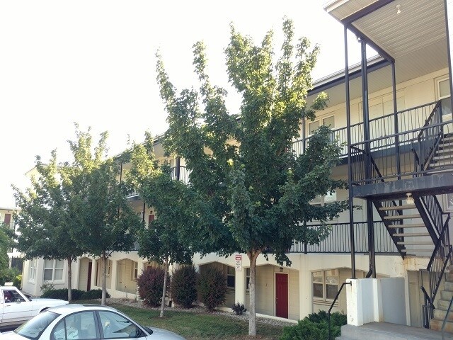 Building Photo - Apartment next to Bill Snyder Family Stadi...