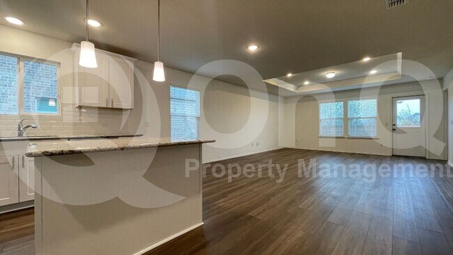 Building Photo - 1315 Binfield Dr