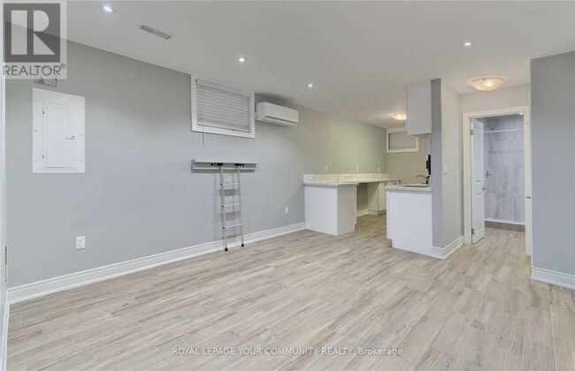 Building Photo - 457 Jones Ave