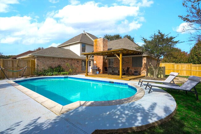 Building Photo - 516 Maywood Ln