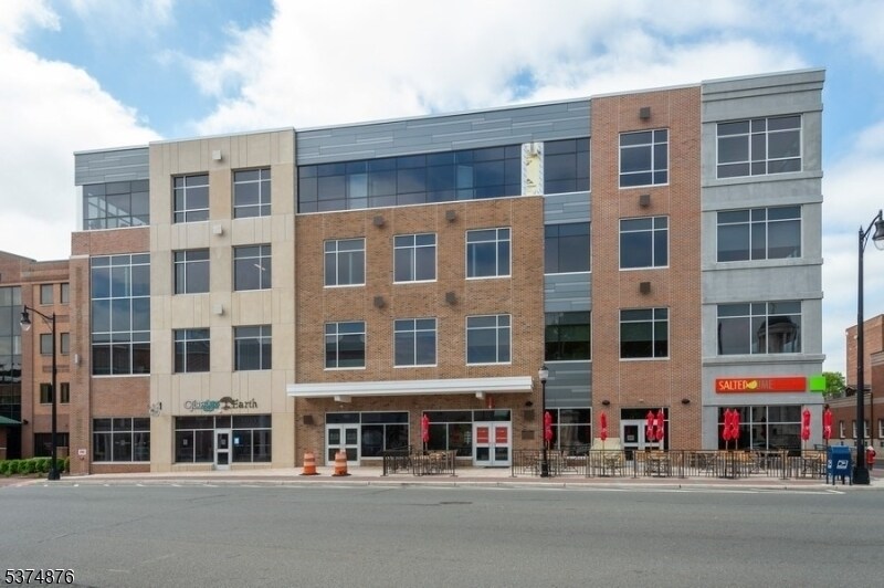 Foto principal - 46 E Main St