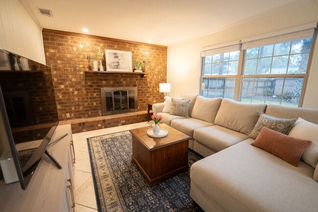 Foto del edificio - Available Now!