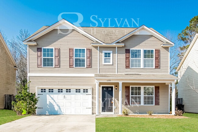 Building Photo - Spacious 4 bedroom colonial available now!