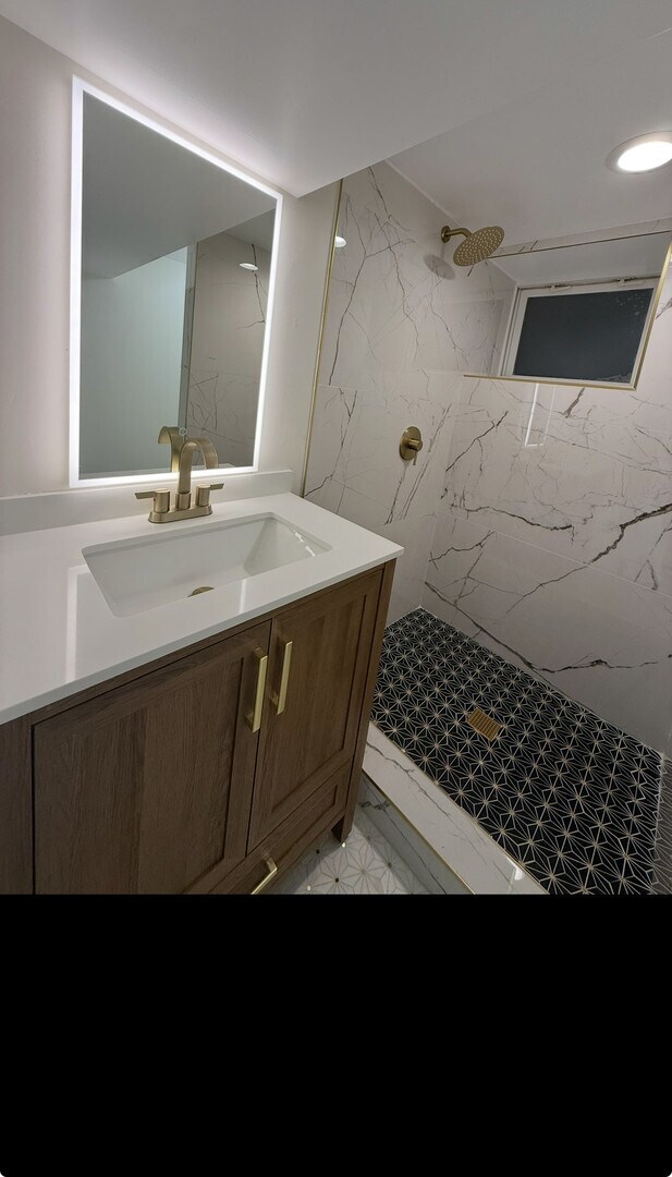 Foto del edificio - 3811 W 61st St