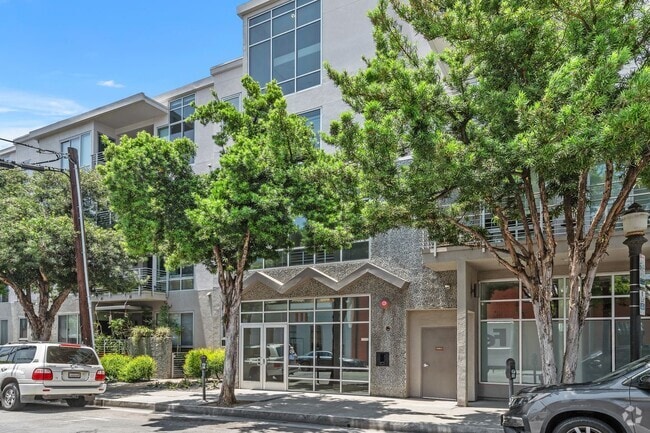 Building Photo - 111 S De Lacey Ave