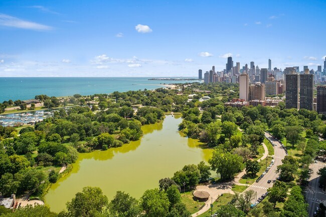 Foto del edificio - 2626 N Lakeview Ave