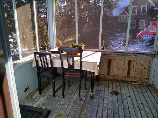 Building Photo - 115 SW State St