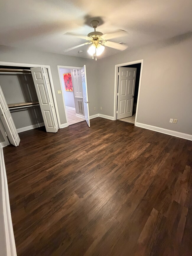 Foto del edificio - Crystal Lake Apartments