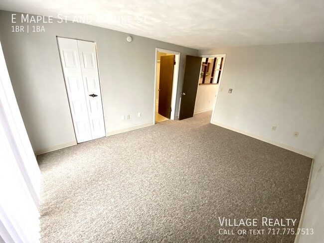 Building Photo - Few steps! Cozy end-unit 1-Bed apartment w...