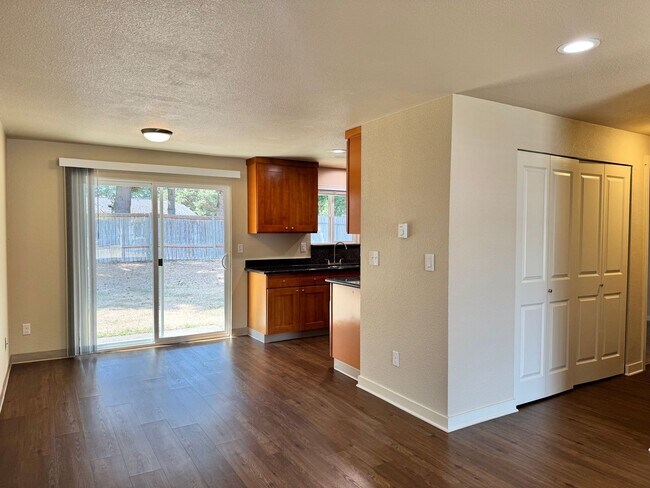 Foto del edificio - 17402-17404 8TH AVE CT E