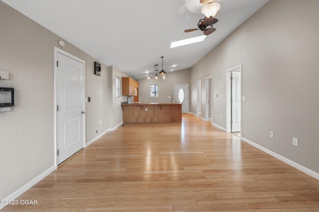 Building Photo - 2302 Bird Ave