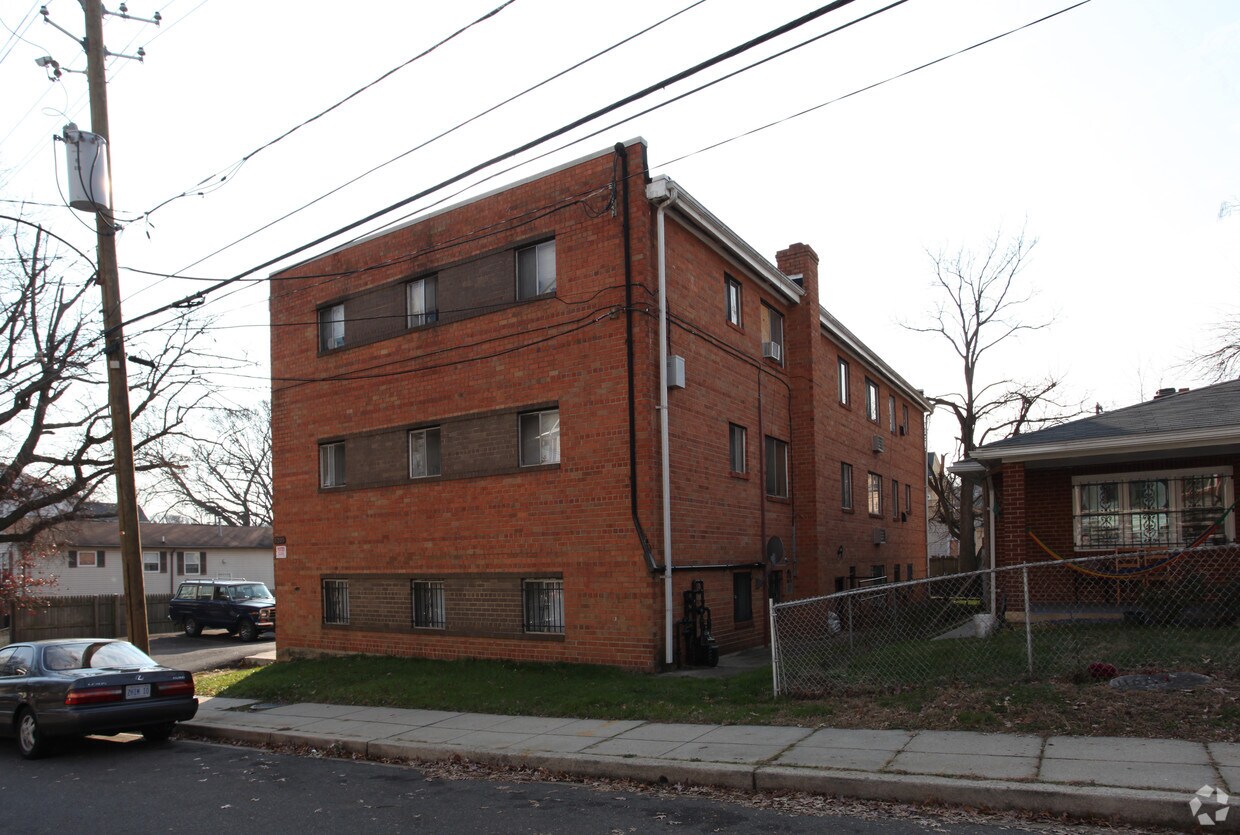 Building Photo - 5205 Bass Pl SE