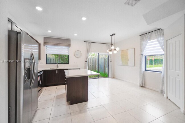 Foto del edificio - 20814 NE 5th Ct