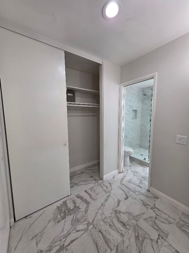 Foto del edificio - SPACIOUS 4BD/2BA WITH GARAGE, LAUNDRY AND ...