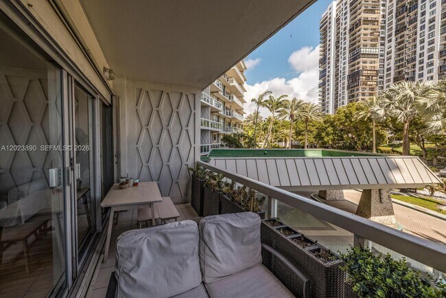 Foto del edificio - 2451 Brickell Ave