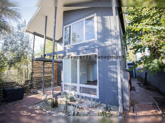 Building Photo - 7110 N 7th Ave