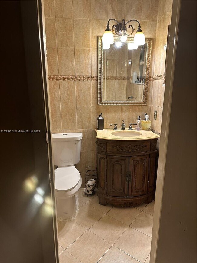 Foto del edificio - 8425 Windsor Dr