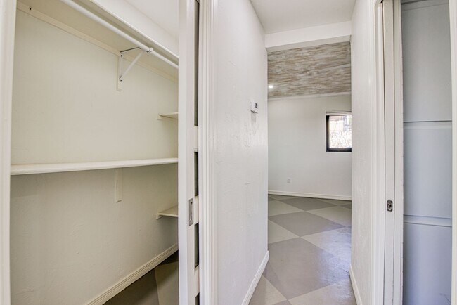 Foto del edificio - Modern One Bedroom Apartment For Rent