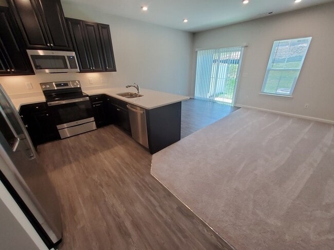 Building Photo - Like new 3BR/2.5BA townhouse in Goodlettsville