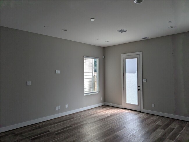Foto del edificio - 8404 Curry Rd