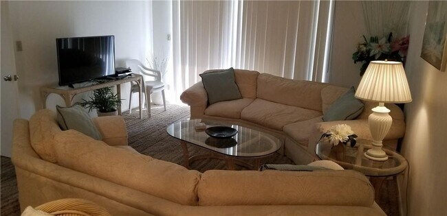 Foto del edificio - 2 bed 2 bath corner furnished isla del sol