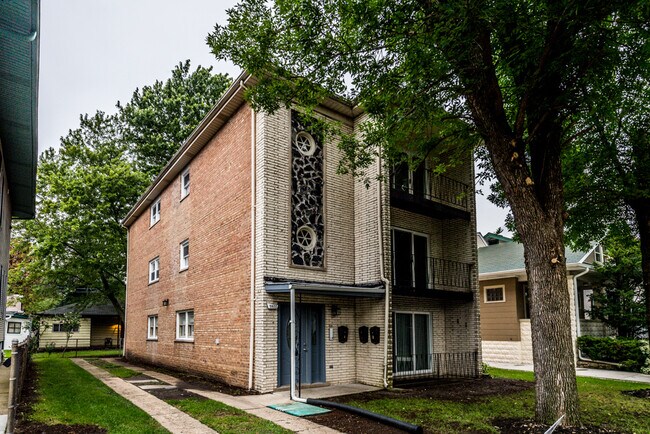 Foto del edificio - 3822 N Kenneth Ave