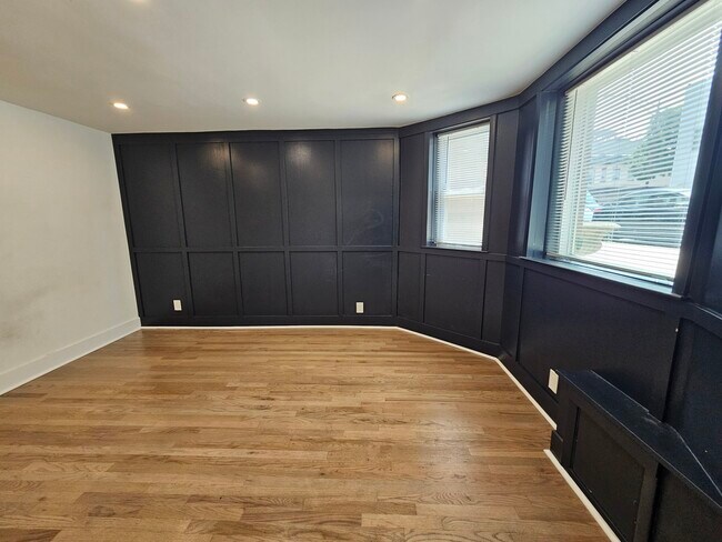 Foto del edificio - 2541 N Southport Ave