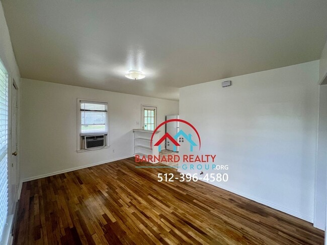 Foto del edificio - Available: Charming 2 Bedroom 1 Bath with ...