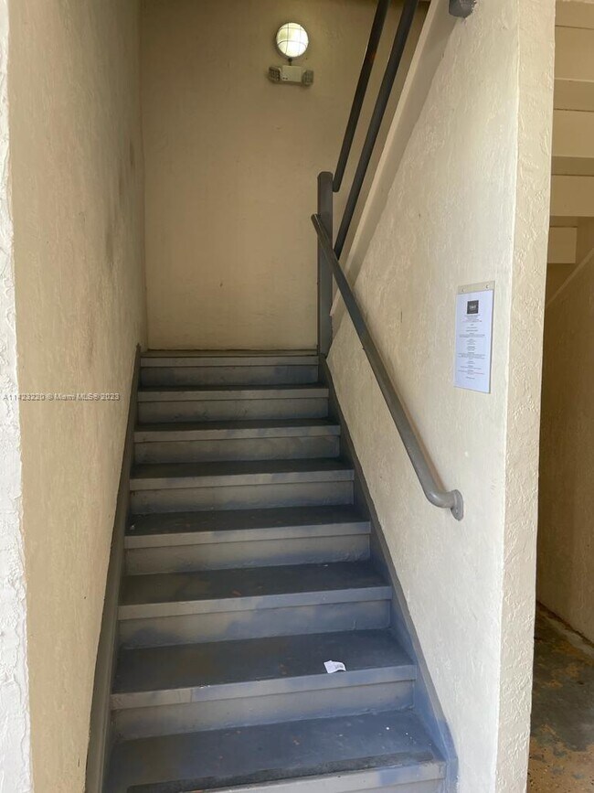 Foto del edificio - 8305 SW 72nd Ave