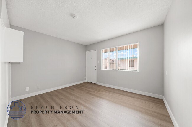 Foto del edificio - 12318 Birch Ave.