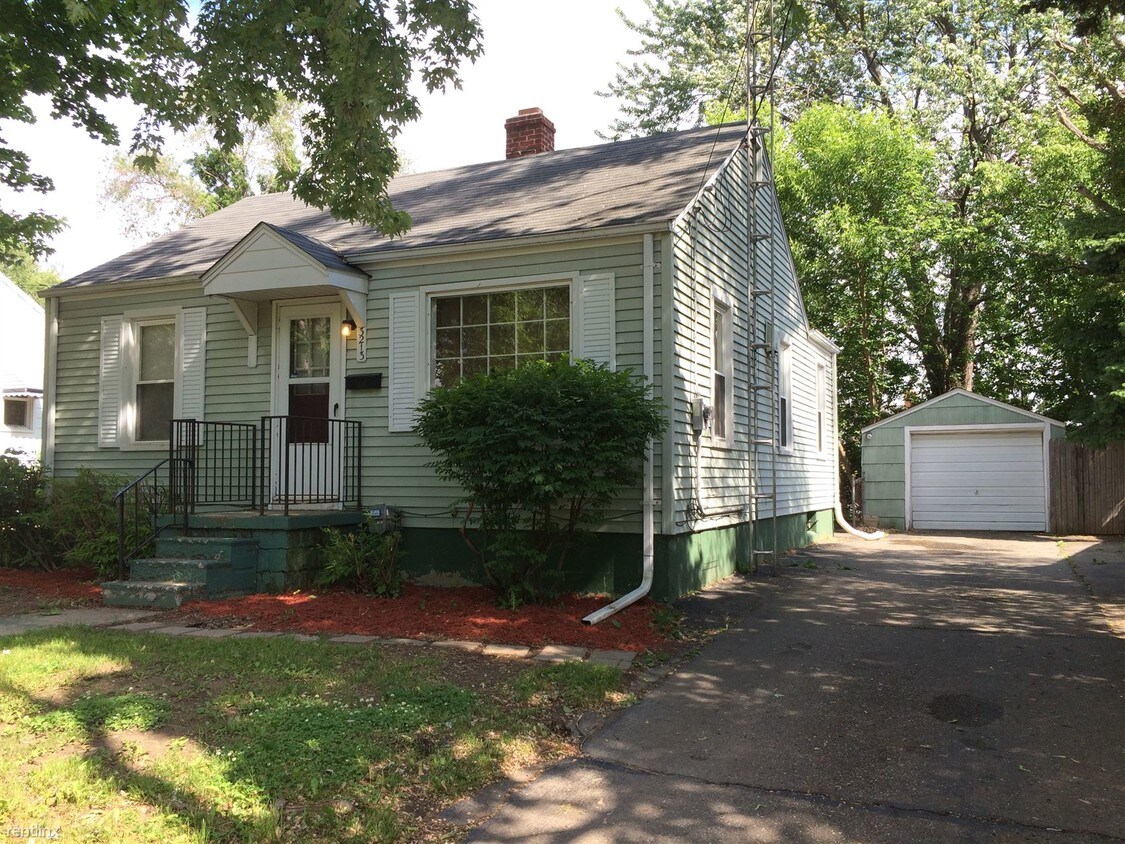 Foto principal - 3213 Chicago Blvd