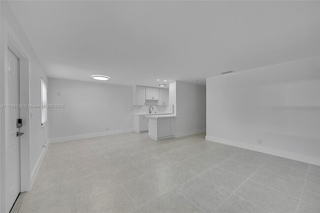 Foto del edificio - 810 SW 12th Ct