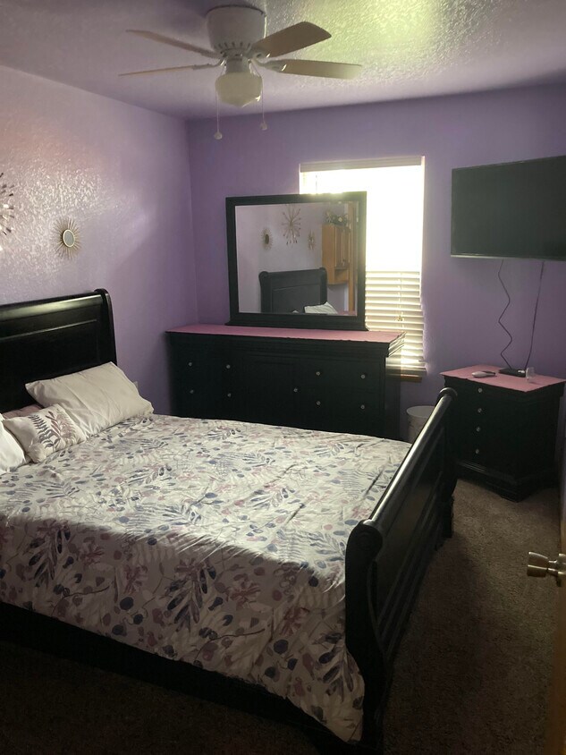 Foto del edificio - 3215 Barclay Ct