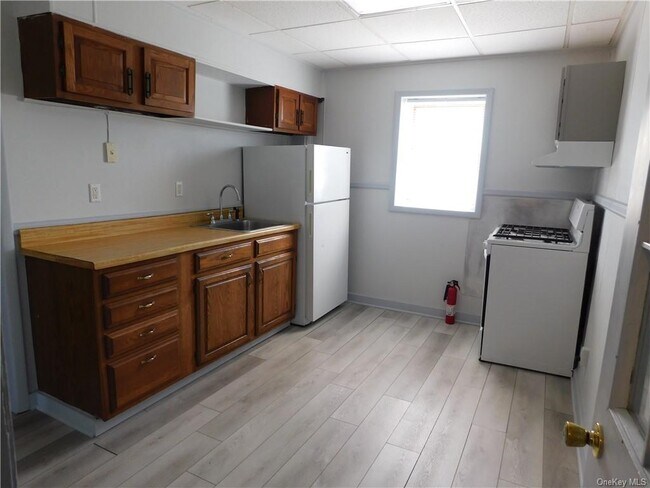 Building Photo - 1320 Rte 9W